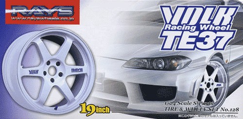 Aoshima #AO-01001 - 1/24 No.128 RAYS Volk Racing TE37 (White) 19 Inch