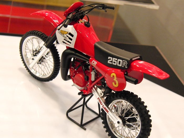 Tamiya 14011 1/12 Honda CR250R Classic Motocross Kit