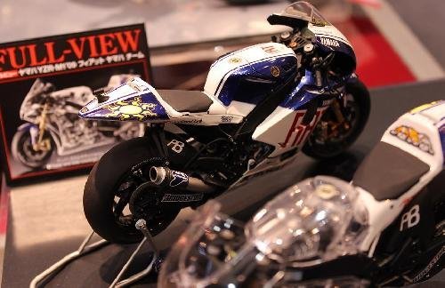 Tamiya 14128 Yamaha YZR-M1 2009 Fiat Yamaha Team 1/12 scale