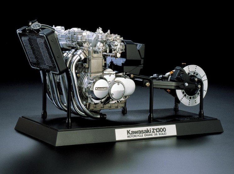 Tamiya 16023 - 1/6 Kawasaki Z1300 Motorcycle Engine