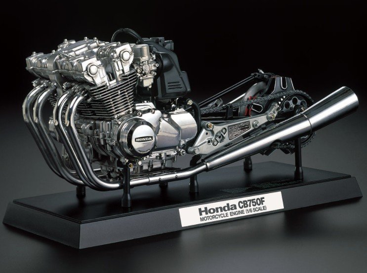 Tamiya 16024 - 1/6 Honda CB750F Motorcycle Engine
