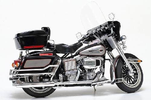 Tamiya 16037 - 1/6 Harley-Davidson FLH Classic Black Build Kit