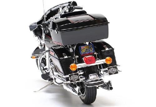 Tamiya 16037 - 1/6 Harley-Davidson FLH Classic Black Build Kit